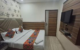 Capital Of Delhi Darshan Hotel - Family Hotel -Near New Delhi Railway Station